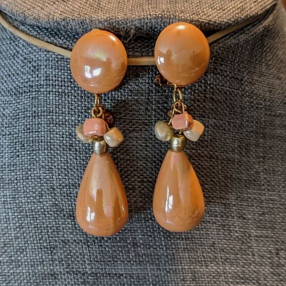 Vintage toss between tangerine dream - cream clip on bead & ceramic earrings - Picture 1 of 4